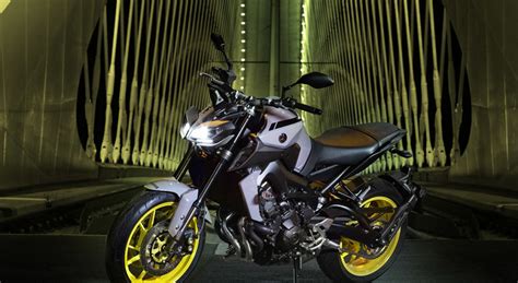 Una Hyper Naked de Yamaha Pasión Biker