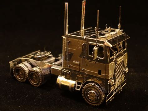 COE Truck, 110 pcs. No cab interior like the others. Would have been nice if this and Long Nose ...