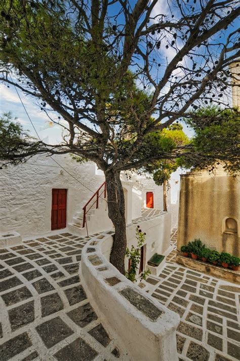 Monasterio De Taxiarches En La Isla De Serifos Foto De Archivo Imagen