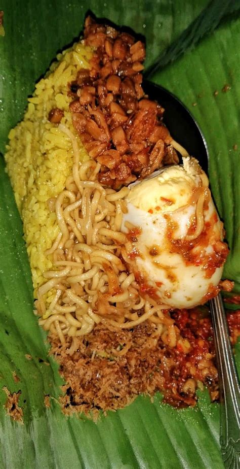 Seafood Nasi Goreng Daun Pisang Rebecca Robertson