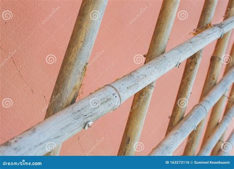 Textura De Cerca De Bambu Na Imagem De Fundo Rosa Foto De Stock