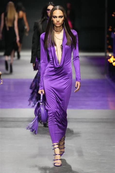 Vestiti Primavera Estate 2023 Le Tendenze Dalla Sfilata Versace