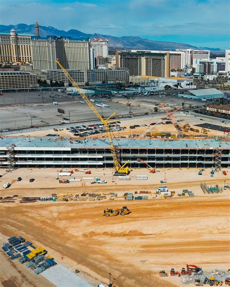 F1 Las Vegas On Twitter Paneling Is Going Up And The Las Vegas