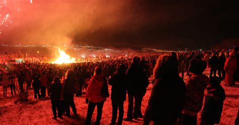 Memorable New Year S Eve Bonfire Tour With Reykjavik Transfer Memorable New Year S Even