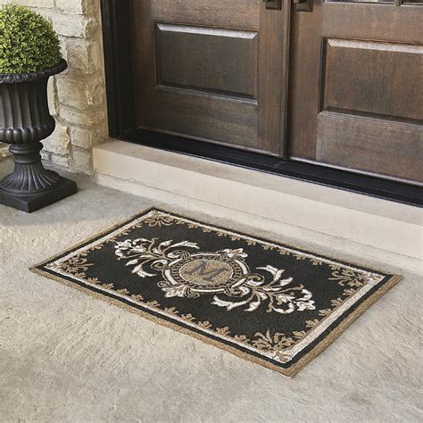 Huntington Monogrammed Door Mat & Hand-Hooked Durability for Outdoor Use