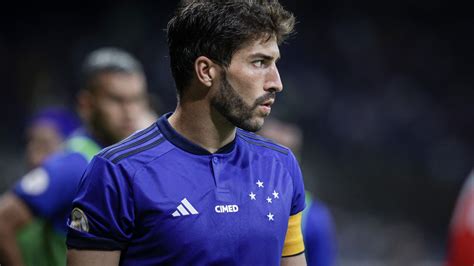 Lucas Silva sofre lesão no joelho e desfalca o Cruzeiro