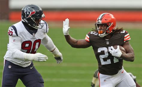 Nick Chubb Kareem Hunt Tandem Powers Browns In Win