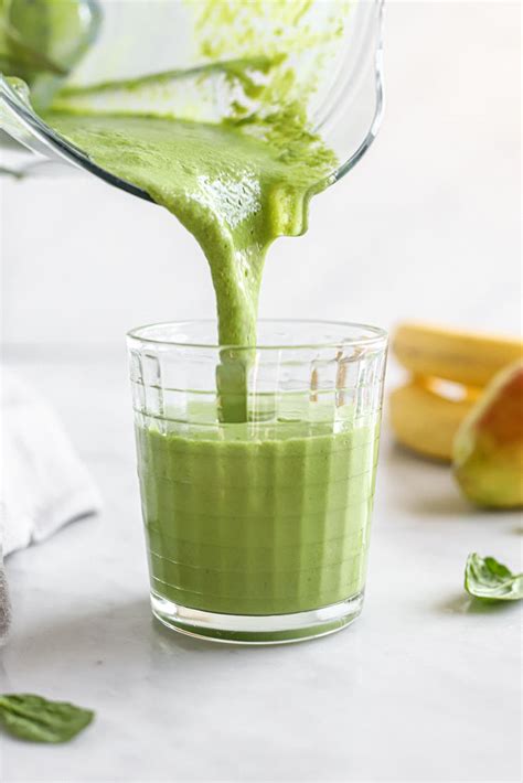 5 Minute Spinach Pear Smoothie The Natural Nurturer