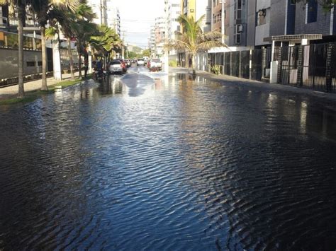 G1 Quase metade da água distribuída em AL é desperdiçada em