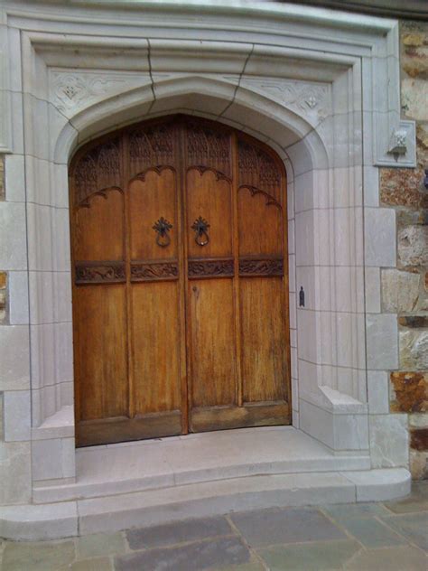 Tudor House The Hand Carved Front Doors As They Are Today Ресторан