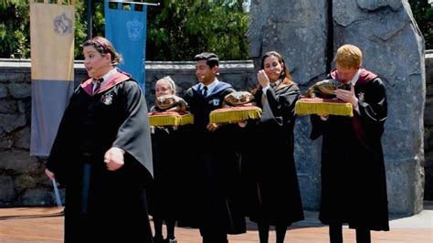 Hogwarts Frog Choir Live Show at The Wizarding World of Harry Potter. | Universal studios ...