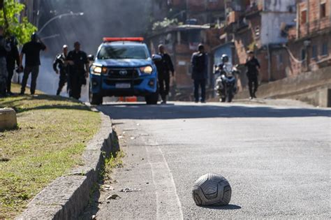 Adolescente E Entregador Morrem Baleados Ap S Ataque De Fac O