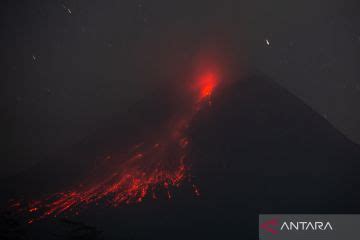 Luncuran Lava Pijar Gunung Merapi Antara News