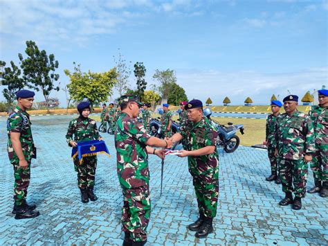 Komandan Yonmarhanlan Iv Batam Hadiri Upacara Penyerahan Sepeda Motor