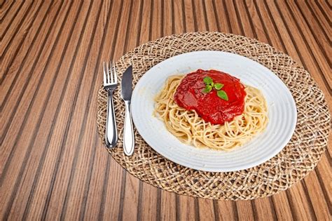 Klassieke Italiaanse Spaghetti Pasta Met Tomatensaus Parmezaanse Kaas