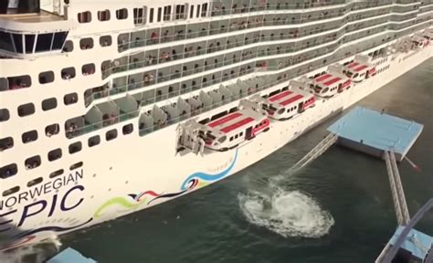 Video Giant Cruise Ship Destroys Pier While Docking After Engine