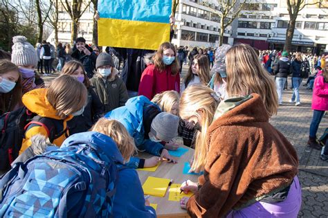 Cfg Sch Ler Innen Setzen Ein Sichtbares Zeichen F R Den Frieden Carl