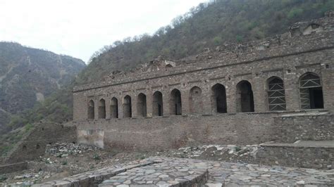 Inside Bhangarh Fort – The Most Haunted Place In India - Tripoto