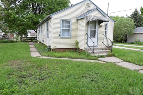 119 S Garfield Ave Eagle Grove Ia 50533 See Est Value Schools And More