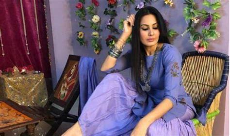 Bigg Boss 13 Former Bigg Boss Contestant Kamya Punjabi Gets Trolled