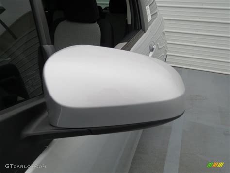 Classic Silver Metallic Toyota Yaris Le Door Photo