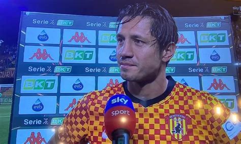 Lapadula Tras Su Gol Con Benevento Mando Abrazos Y Besos A Todo El