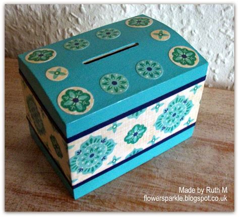 Flower Sparkle: Decorated Wooden Money Box