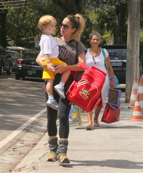 Foto Danielle Winits Curte O Filho Guy De Anos Do Casamento