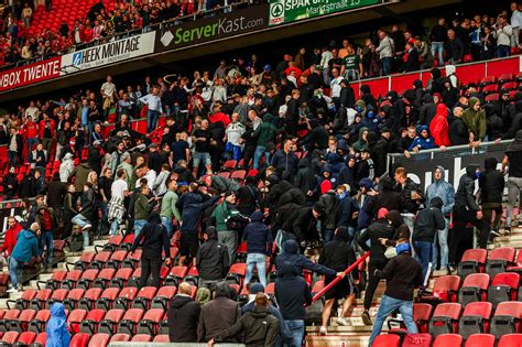 Twente Hammarby In Tribuna Scoppia Una Maxi Rissa Tra I Tifosi