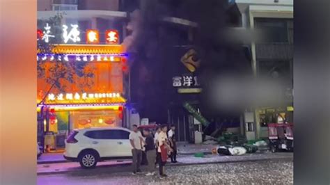 银川一烧烤店煤气罐爆炸引爆天然气管道，现场搜救出38人 凤凰网视频 凤凰网