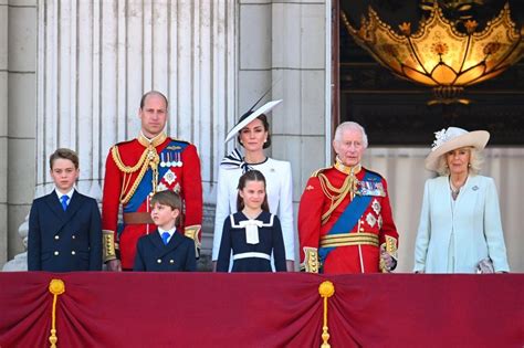 Kate Middleton Se Je Vrnila Princesa Nasmejana V Javnosti A Vsi So