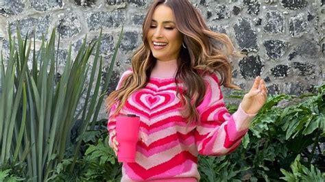 Cynthia Rodr Guez Impone Tendencia Con Mini Vestido De Lunares As