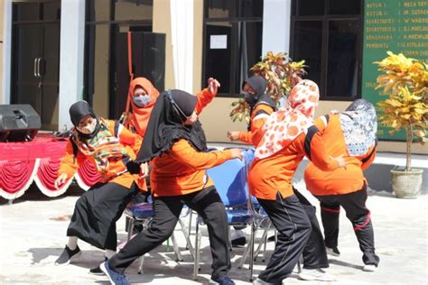 Kemeriahan Kegiatan Roots Day Deklarasi Anti Perundungan SMK 1