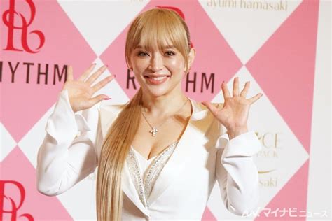 浜崎あゆみ、8年ぶり記者会見 胸元セクシーな白スーツ姿で魅了「久しぶりに」 マイナビニュース