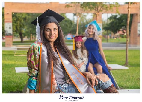 Mother And Daughters Graduation Utrgv Edinburg Texas Ben Briones