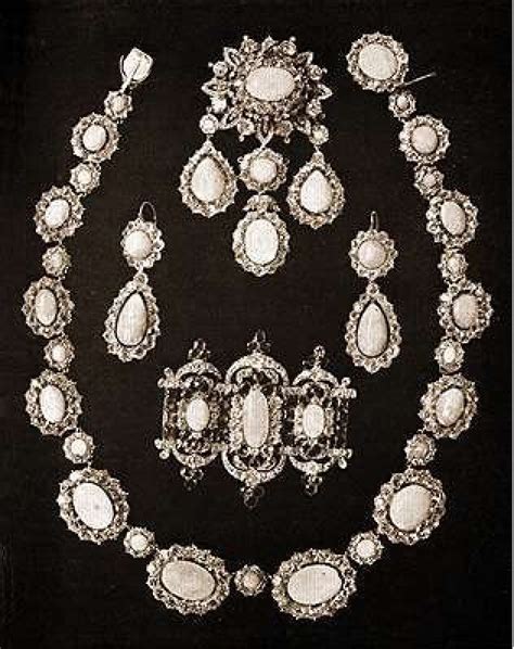 17 Best images about Russian Crown Jewels on Pinterest | Family jewels ...