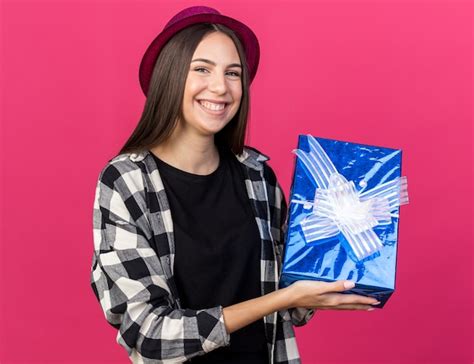 Sonriente Joven Hermosa Mujer Vistiendo Gorro De Fiesta Con Caja De