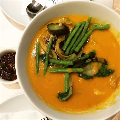 Famous Philippine Dish Kare Kare Or Oxtail Stew Prepared With A Thick Peanut And Veggies R