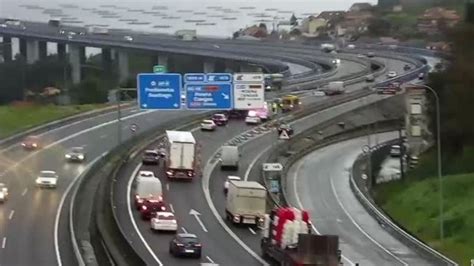 Un Accidente Entre Dos Coches Colapsa La Salida De Vigo Por El Puente