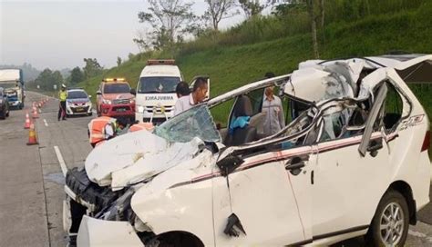 Xenia Terseret Truk 100 Meter Hingga Terbalik Di Tol Cipali 1 Tewas