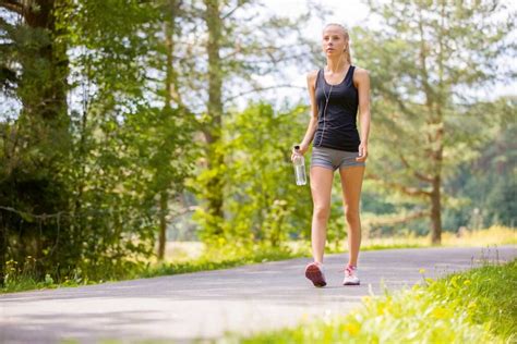 18 BENEFICIOS DE CAMINAR todo lo que debes saber y más