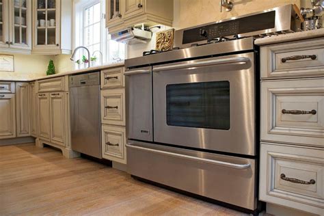 Our Kitchens Classique Cuisine Toronto Par Timberwood Custom Kitchens Houzz