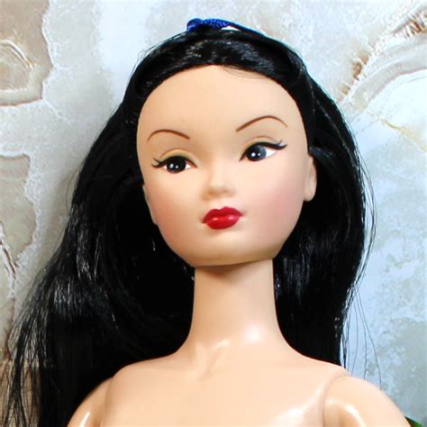 R D Susie Hanoi Hue 2004 Nude DOLL WORLD