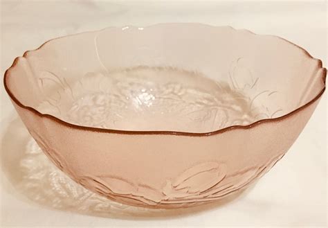 Arcoroc France Pink Rosaline Pattern Serving Bowl 9 Scalloped Rim