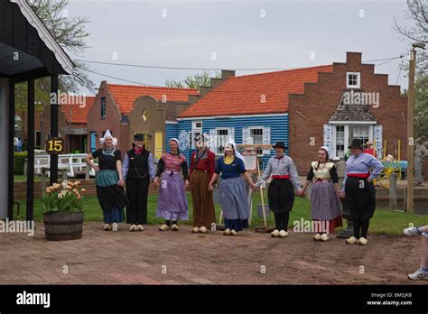 Tulip Time Festival Dutch Holland Michigan In Usa Dancers Settlers