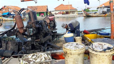 Cuaca Buruk Nelayan Di Pesisir Pantai Pondok Bali Sulit Melaut