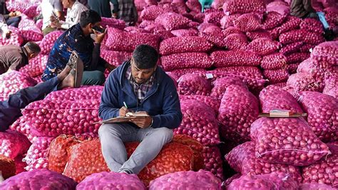 Govt Allows Export Of Extra Tonnes Onion To Uae The Hindu