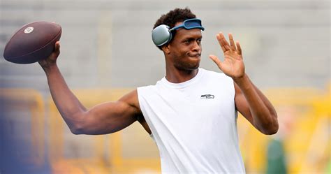 Seahawks QB Geno Smith Changed Diet to Become a Pescatarian, Plans to ...