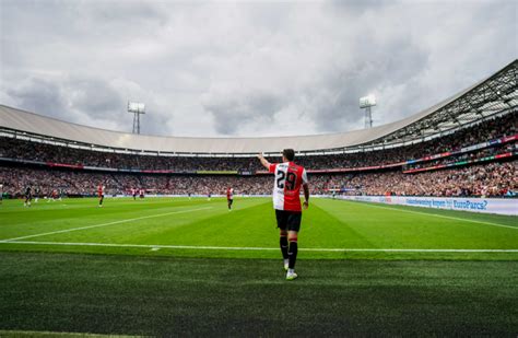 Santiago Giménez Continues to Establish Himself as One of Europe's Best Goalscoring Prospects