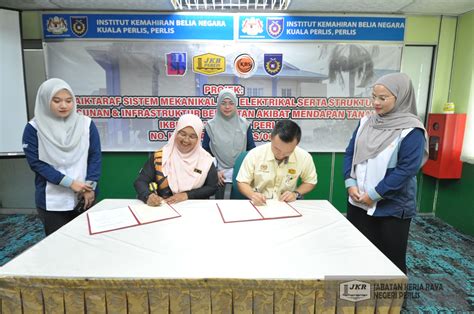 Majlis Penyerahan Projek Naiktaraf Sistem Mekanikal Dan Elektrikal